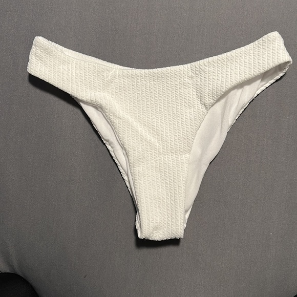 Woman’s 2 piece bathing suit - Picture 2 of 6